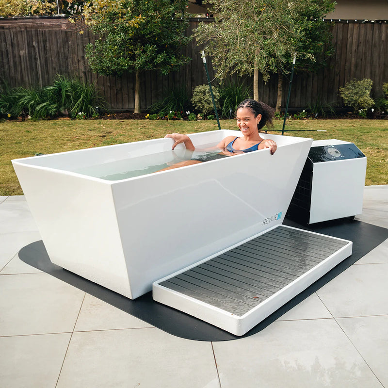 Revive 6 Person Traditional Sauna & Acrylic Plunge